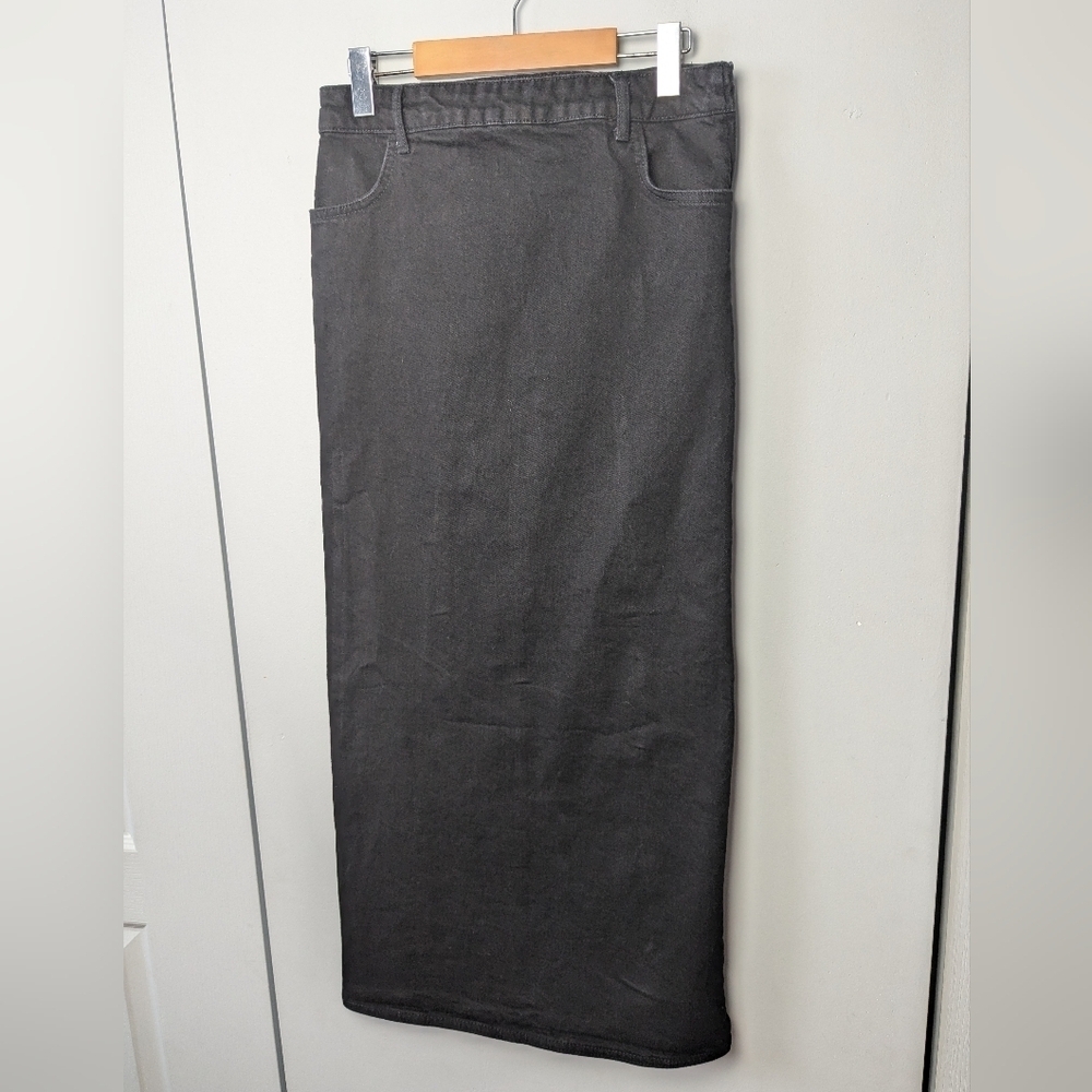 ZARA Maxi black jeans skirt size medium In GREAT condition!